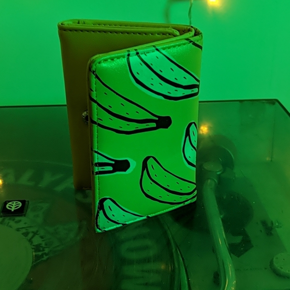 MINISO Banana Wallet - Picture 3 of 3